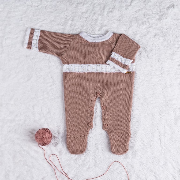 Saída Maternidade Tricot Macacão com Pérolas Nude Rosé 02 Peças