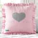 Almofada Quadrada Coração e Babado Rosa 30cm - imagem 2