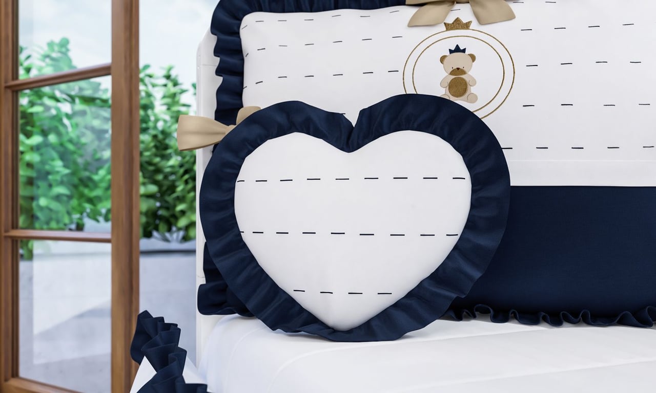 Almofada Coração com Babado Azul Marinho 33cm