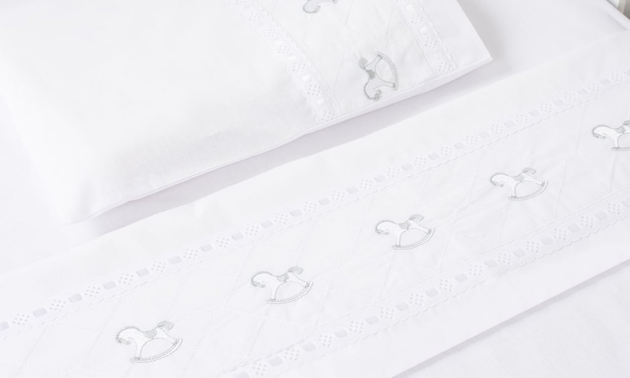 Jogo de Lençol Berço Bordado Cavalinhos Cinza 3 Peças — vista alternativa