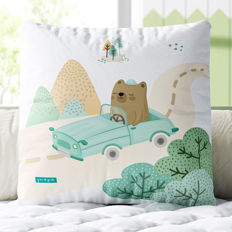 Almofada Quadrada Urso e o Carrinho Verde 30cm