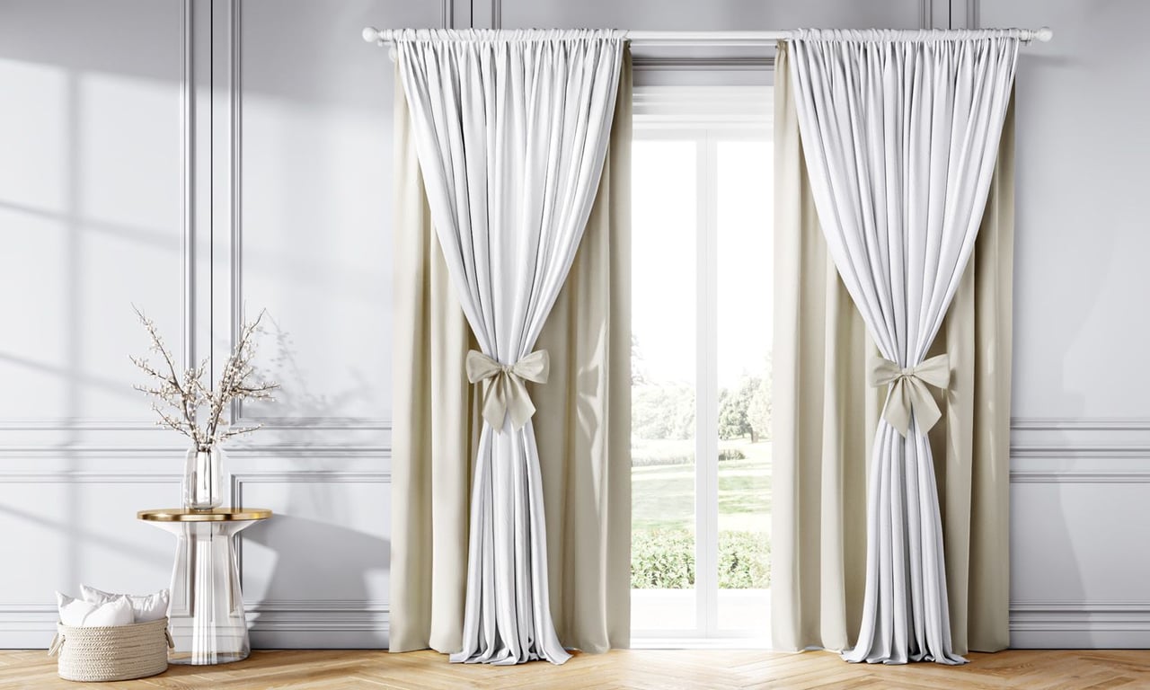 Cortina Clássica com Laços Rosa e Branco