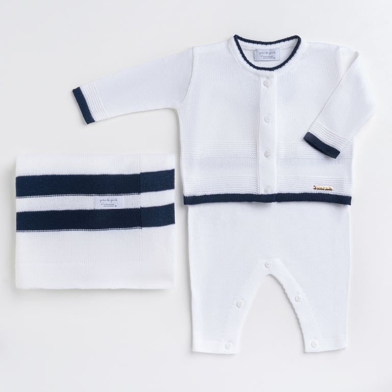 Saída Maternidade Tricot Macacão e Casaquinho Branco e Azul Marinho 03 Peças