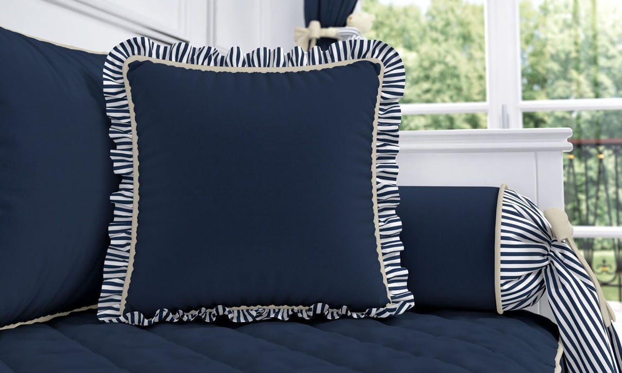 Almofada Luxo Azul Marinho com Babado 38cm