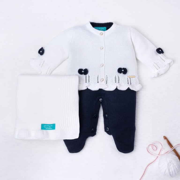 Saída Maternidade Tricot Tricot Ladylike Pérola Branco e Azul Marinho 03 Peças