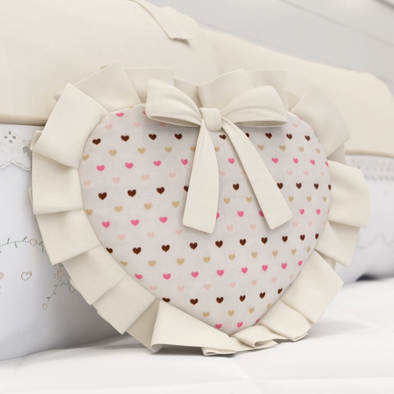 Almofada Coração Alice Bege Estampada 29cm