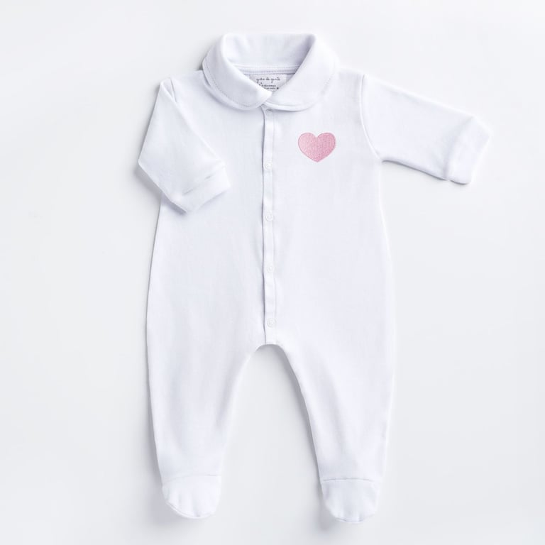 Macacão Longo Bordado Coração Branco