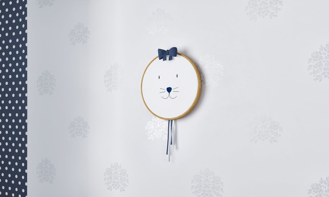 Quadro Bastidor Bordado Coelhinho Azul Marinho