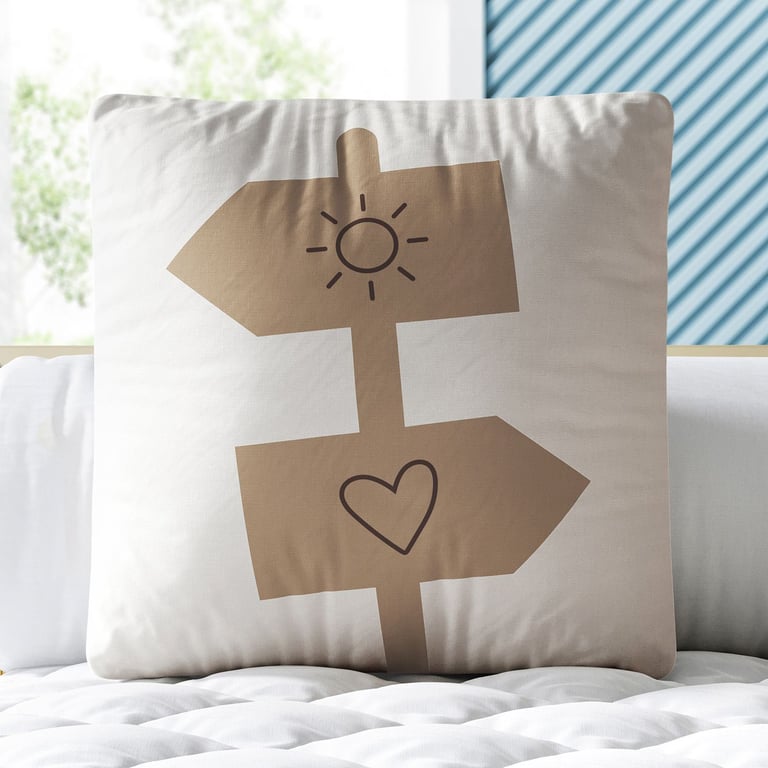 Almofada Quadrada Plaquinhas Sol e Coração Bege 30cm