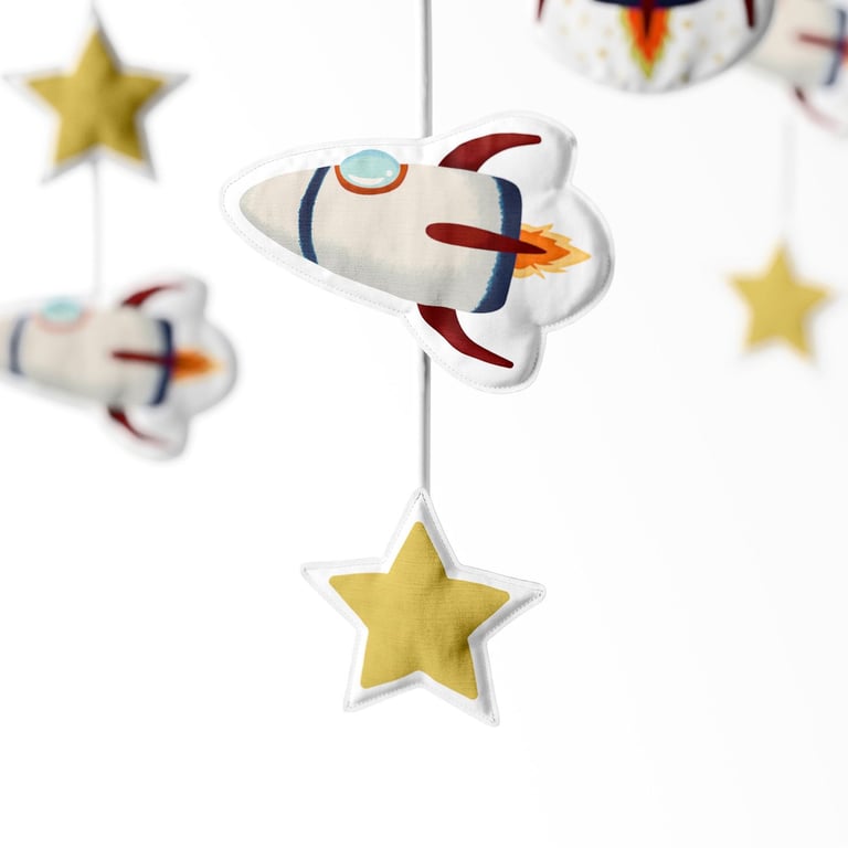 Móbile Foguete Astronauta — vista alternativa