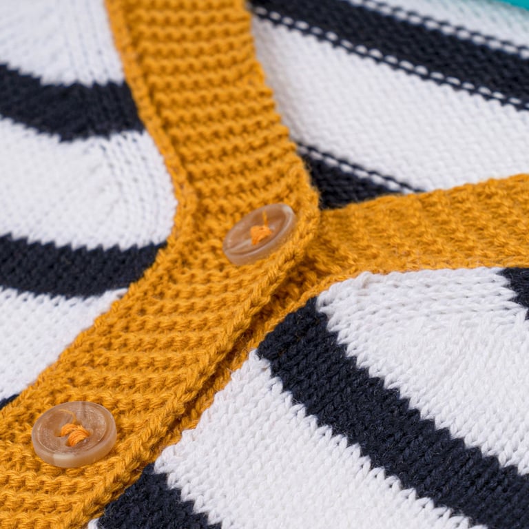 Casaquinho Tricot Listrado Amarelo Mostarda e Marinho — vista alternativa