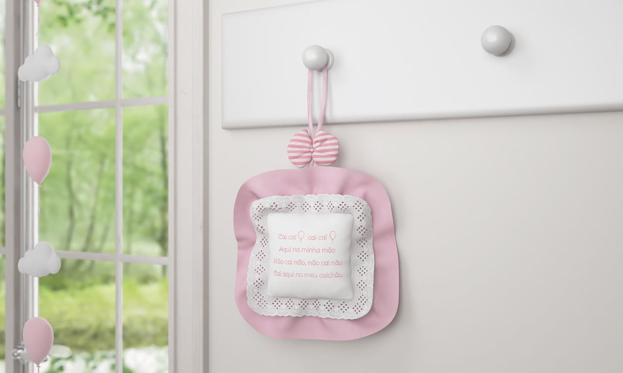 Medalhão Maternidade Cai Cai Balão Rosa