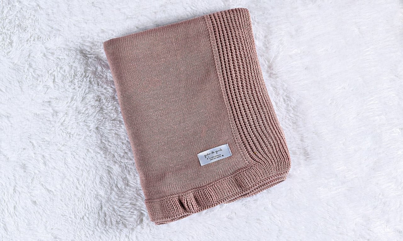 Manta Bebê Tricot Babado Rosé Nude 80cm