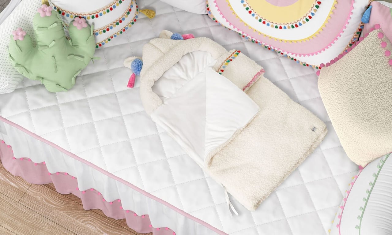 Porta Bebê com Capuz Amiguinha Lhama — vista alternativa