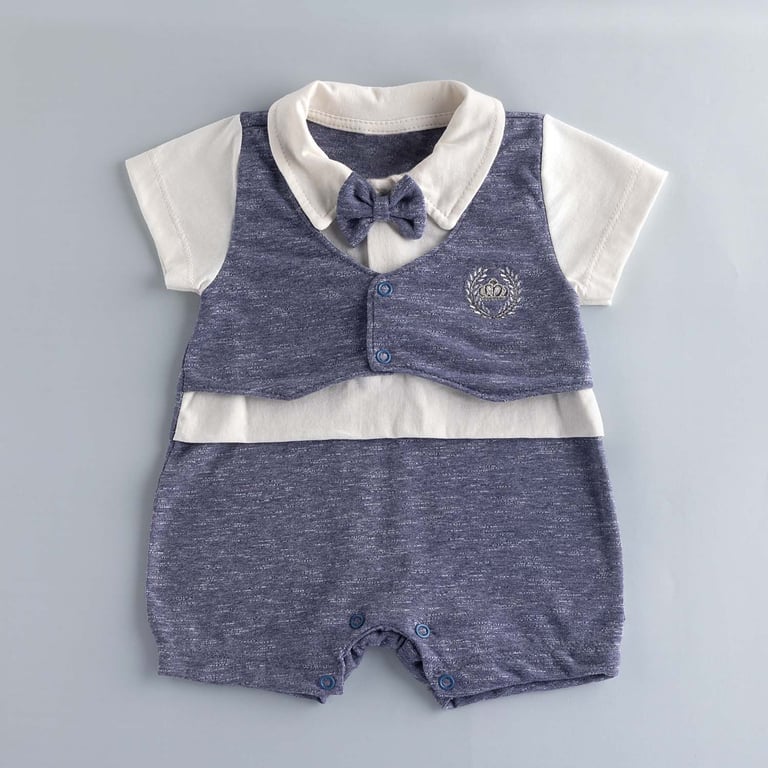 Macacão Curto com Colete e Gravata Borboleta Azul — vista alternativa