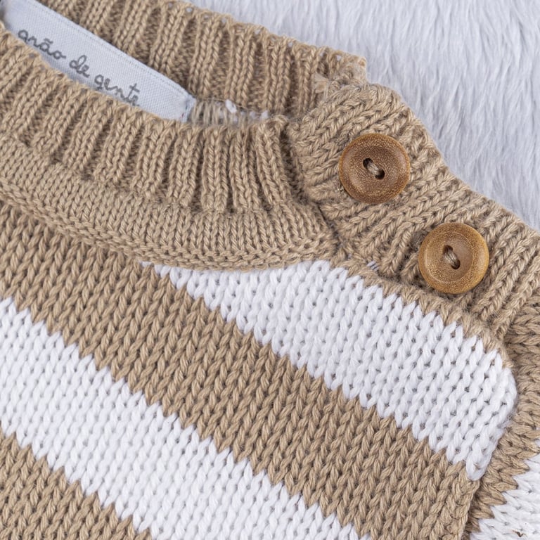 Saída Maternidade Tricot Casaquinho Neutro Chic Bege e Branco 03 Peças — vista alternativa