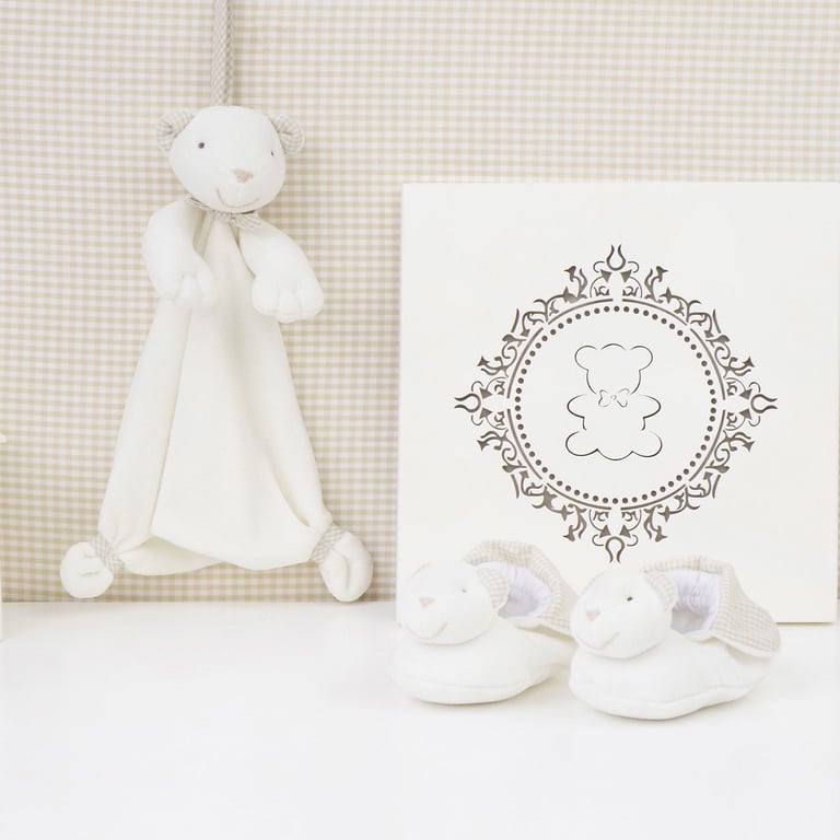 Conjunto Naninha De Bebê e Pantufa Xadrez Palha