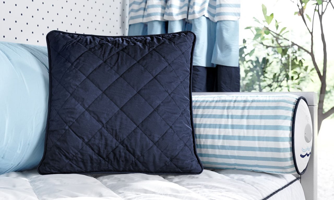 Almofada Quadrada Matelassê Azul Marinho 38cm