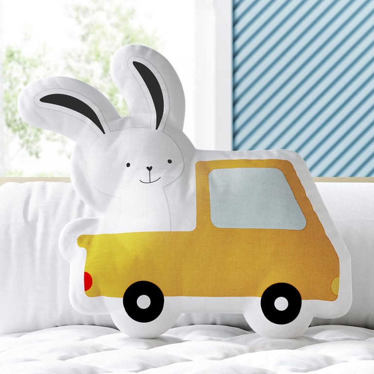 Almofada Coelho no Carrinho Amarelo 33cm