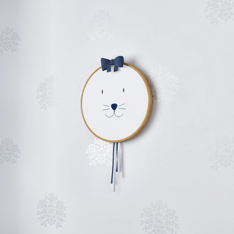 Quadro Bastidor Bordado Coelhinho Azul Marinho