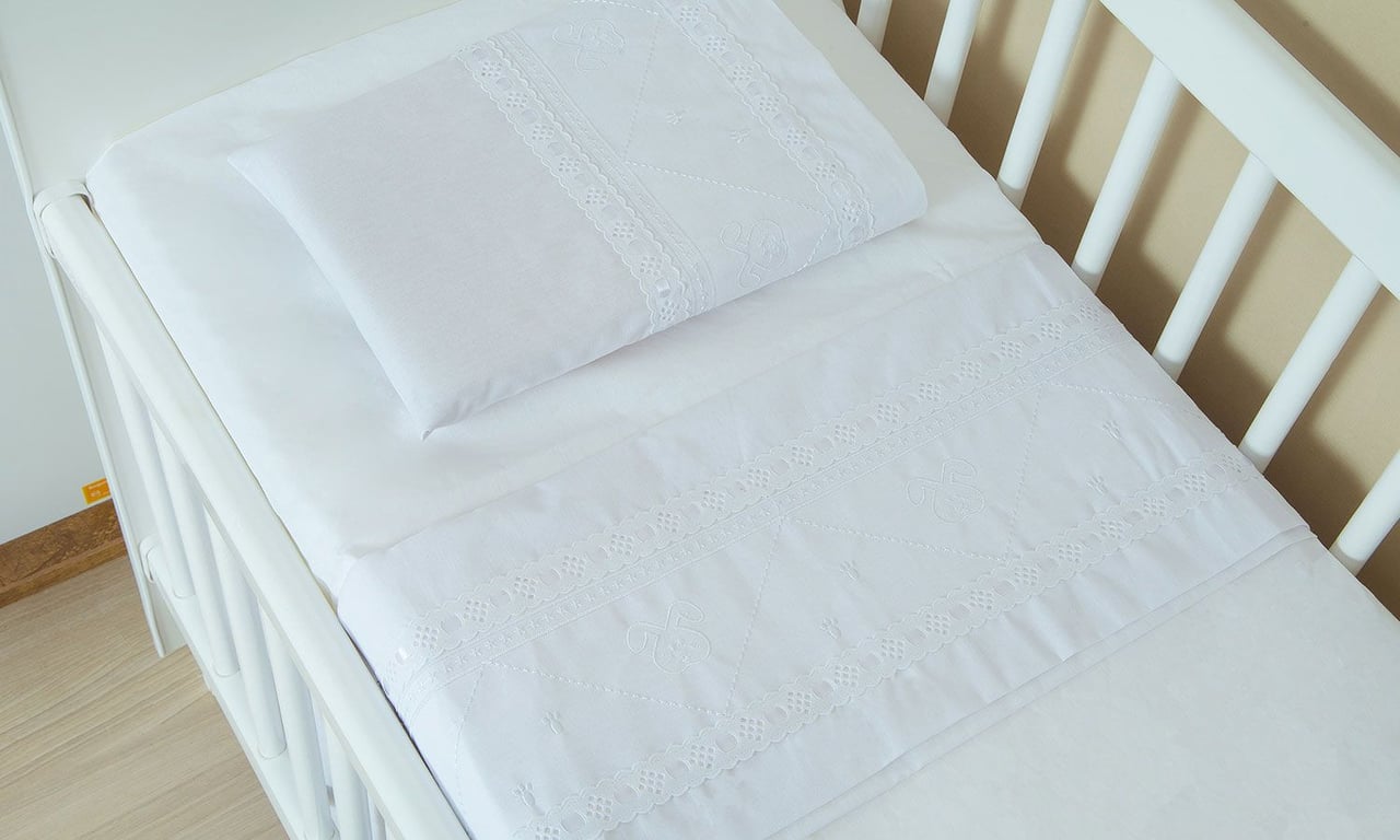 Jogo de Lençol Berço Bordado Coelho Branco 3 Peças