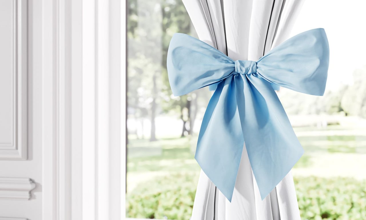 Cortina Clássica com Laços Rosa e Branco — vista alternativa