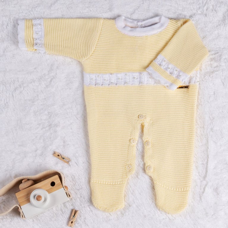 Macacão Tricot com Pérolas Amarelo Camomila