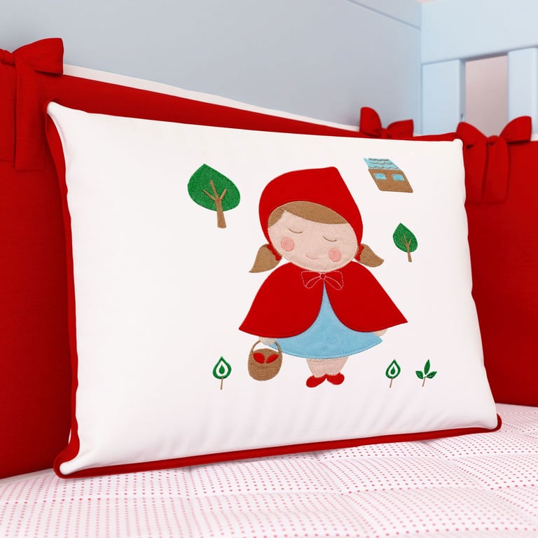 Almofada Retangular Chapeuzinho Vermelho 50cm