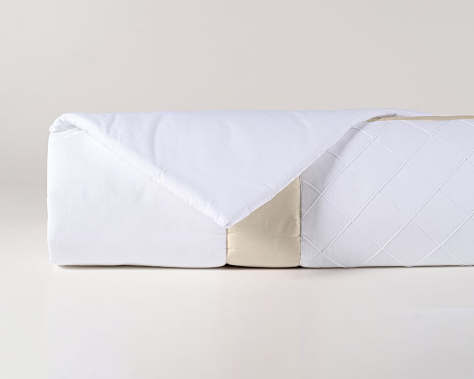 Edredom Berço Matelassê Branco e Bege