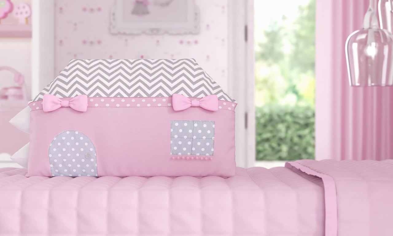Almofada Casinha Chevron e Poá Rosa 55cm