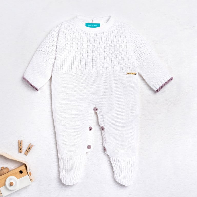 Saída Maternidade Tricot Ponto Arroz Branco e Lilás 02 Peças — vista alternativa