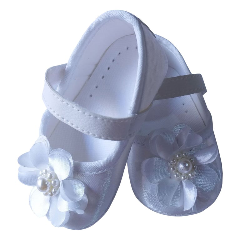 Sapatinho De Bebê com Flor e Pérolas Branco Tamanho 14