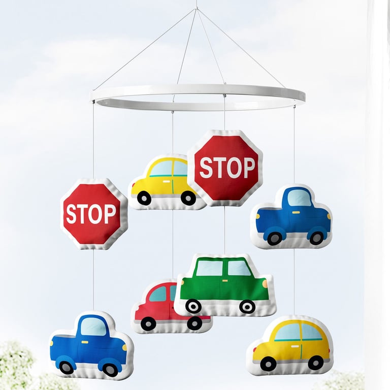 Móbile Carrinhos Coloridos e Placa Stop