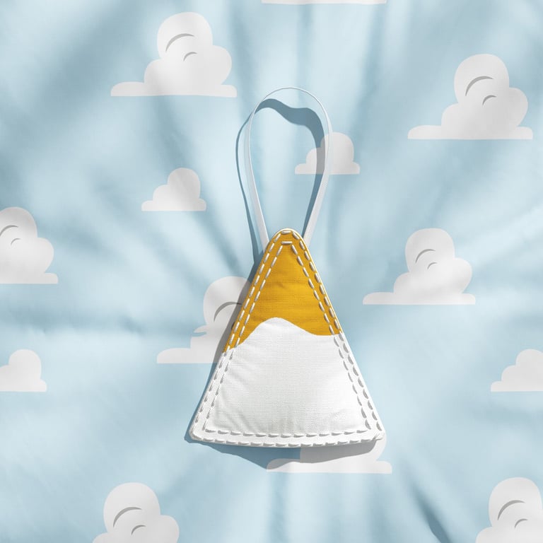 Lembrancinha Maternidade Mon Petit Montanha Branco e Amarelo Mostarda