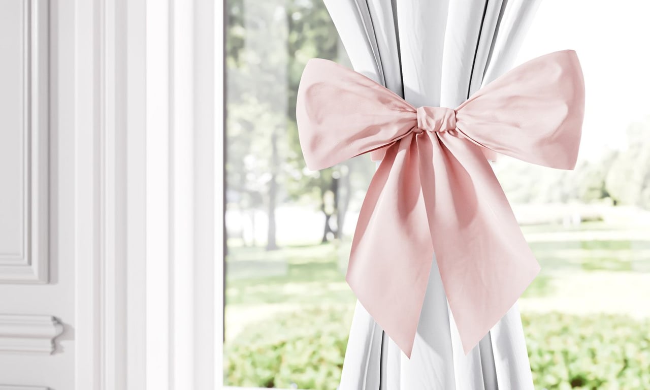 Cortina Clássica com Laços Rosa e Branco — vista alternativa