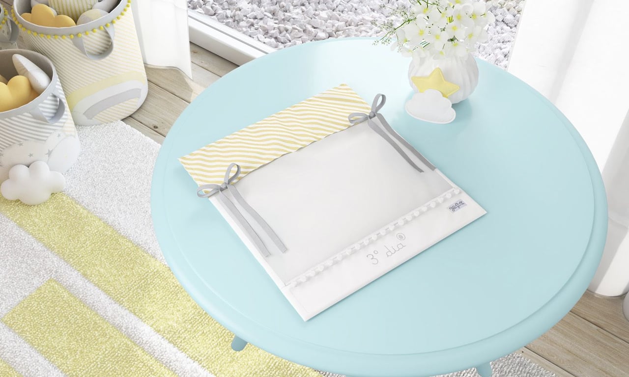 Saquinho Maternidade para Roupinhas Listrado Amarelo Terceiro Dia