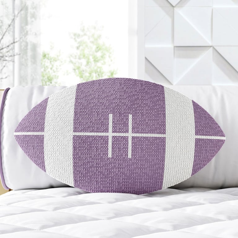 Almofada Tricot Bola de Futebol Americano Lilás — vista alternativa