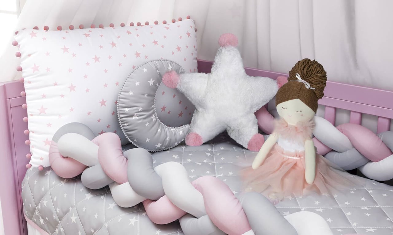 Kit Berço Trança Estrelinhas e Pompons Rosa