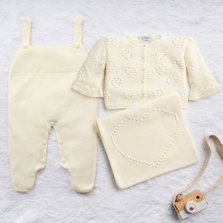 Saída Maternidade Tricot Coração e Pérola Vermelho 03 Peças