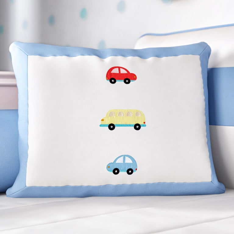 Almofada Bordado Carrinhos Azul 43cm