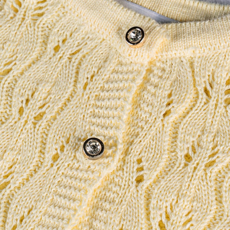 Saída Maternidade Casaquinho Vazado Amarelo Camomila 03 Peças — vista alternativa