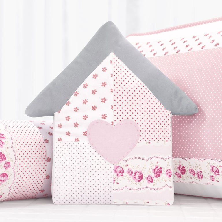 Almofada Casinha Patchwork Rosa 30cm