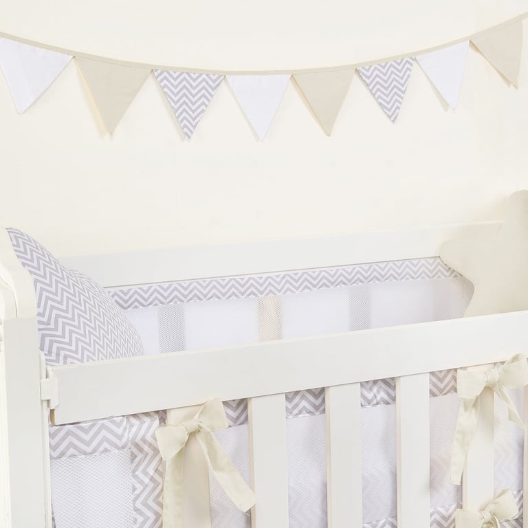 Varal de Berço Bandeirinhas Chevron Bege 1,60m — vista alternativa