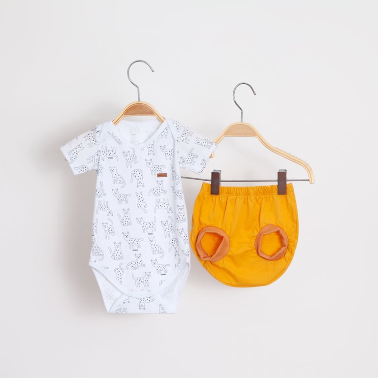 Conjunto Bebê Body e Tapa Fralda Estampado Onça