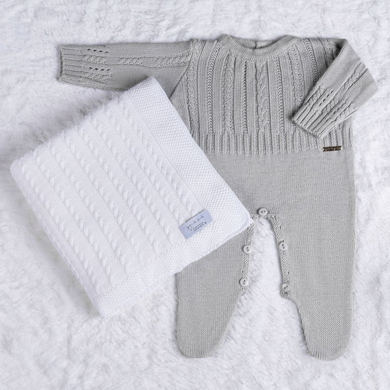 Saída Maternidade Tricot Trança Macacão Cinza Macaron 02 Peças
