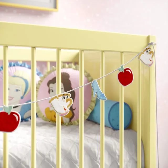 Varal Decorativo Cinderela, Branca de Neve e Bela — vista alternativa