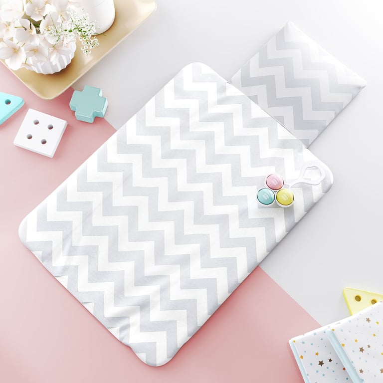 Trocador de Fraldas Portátil Coração Chevron 73x40cm — vista alternativa