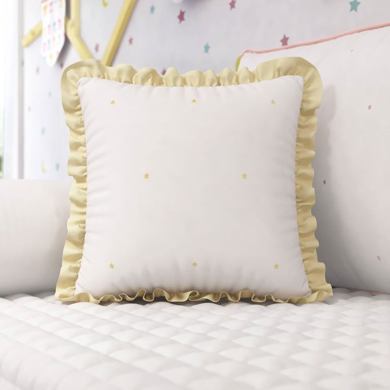 Almofada Babado e Estrelinhas Amarela 38cm