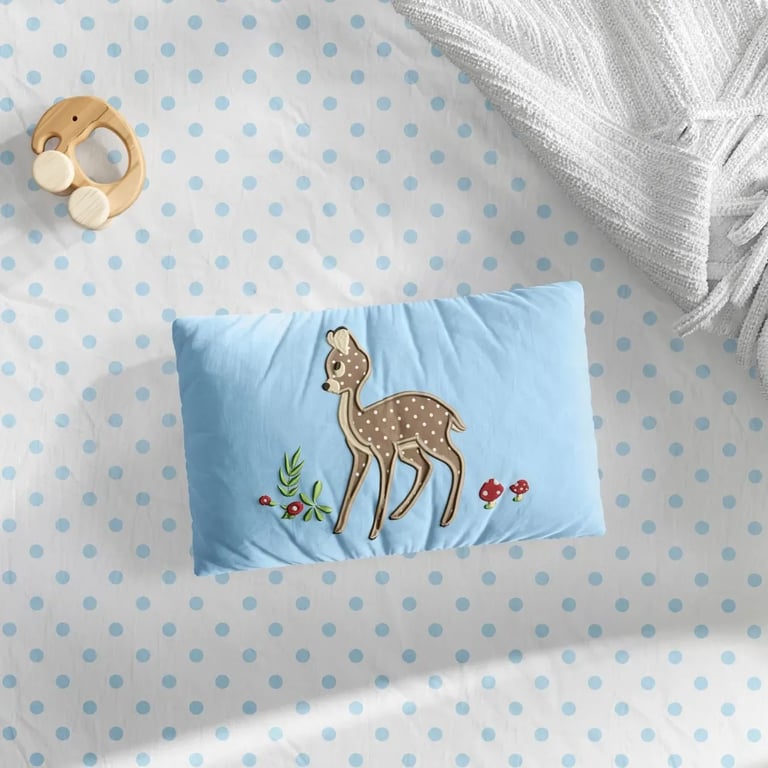 Almofada Retangular Cervo da Floresta Azul — vista alternativa