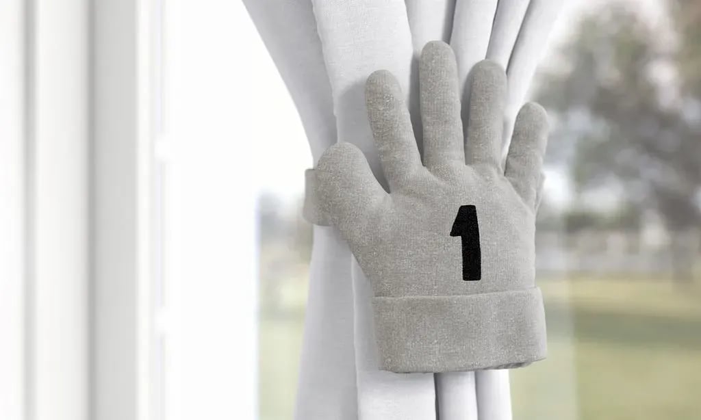 Prendedor de Cortina Luvas de Futebol Cinza — vista alternativa